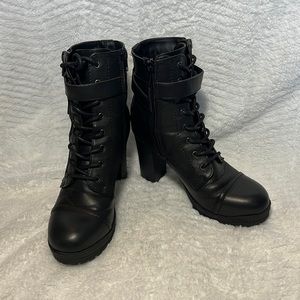 Woman black heeled boots